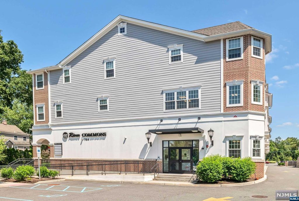 764 Newbridge Road 2C, Teaneck, NJ 07666