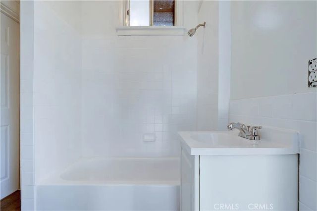 458 W Vernon, Los Angeles, CA 90037