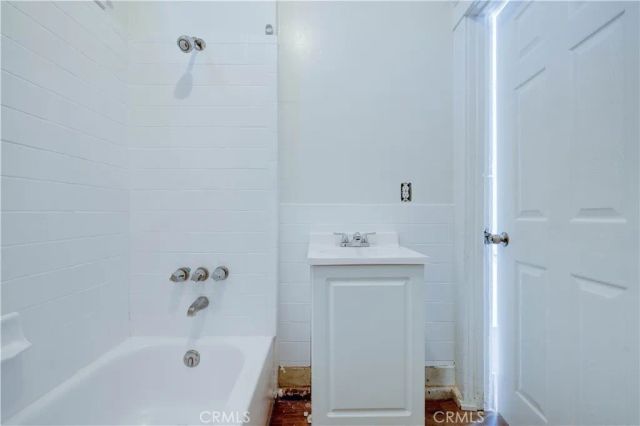 458 W Vernon, Los Angeles, CA 90037