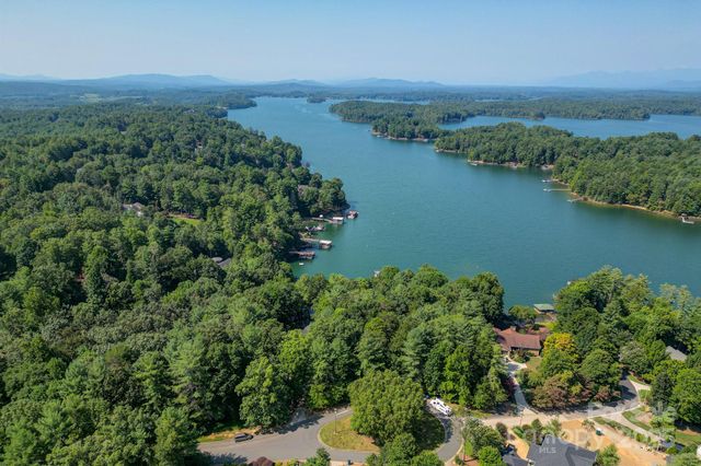 1600 Lillians Point Court 33, Morganton, NC 28655