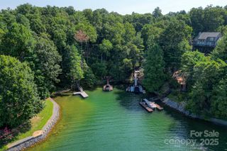 1600 Lillians Point Court 33, Morganton, NC 28655