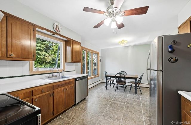 11 Lincoln Court, Copiague, NY 11726