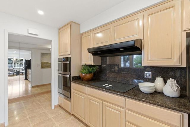 1090 Baker Court, Sunnyvale, CA 94087