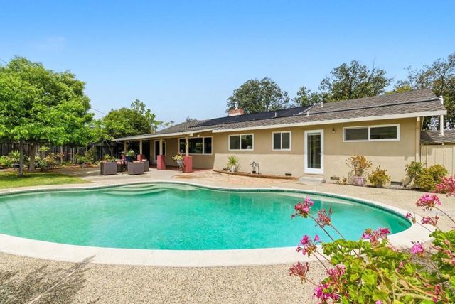 1090 Baker Court, Sunnyvale, CA 94087