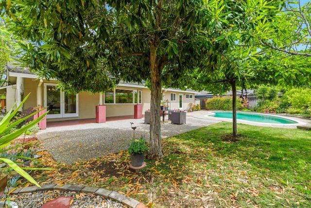 1090 Baker Court, Sunnyvale, CA 94087