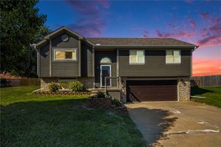 19306 Corbyn Lane, Smithville, MO 64089