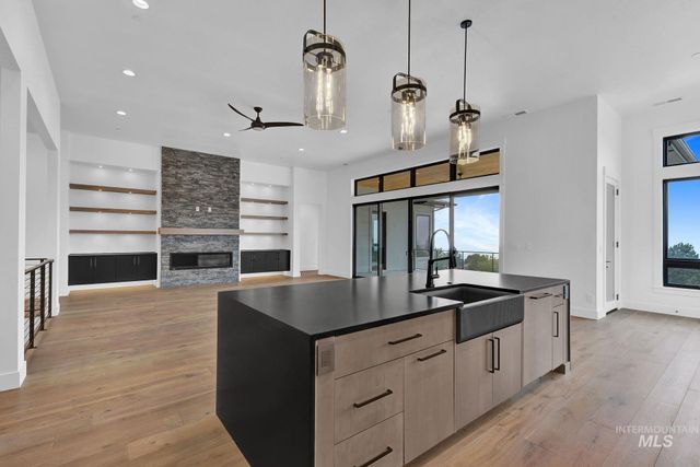 1521 S Trent Point Way, Boise, ID 83712