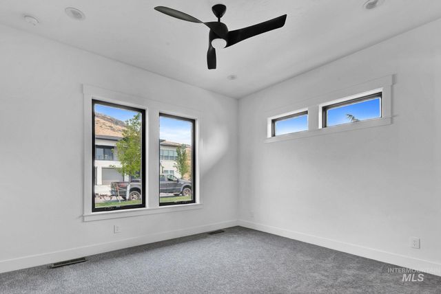 1521 S Trent Point Way, Boise, ID 83712