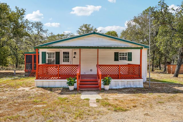 177 Longhorn Rd, Stockdale, TX 78160