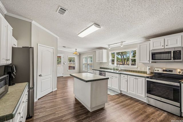 177 Longhorn Rd, Stockdale, TX 78160