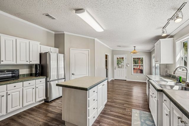 177 Longhorn Rd, Stockdale, TX 78160