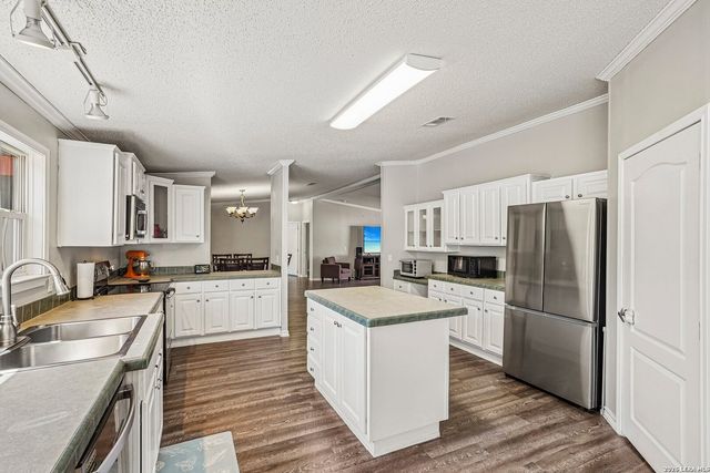 177 Longhorn Rd, Stockdale, TX 78160