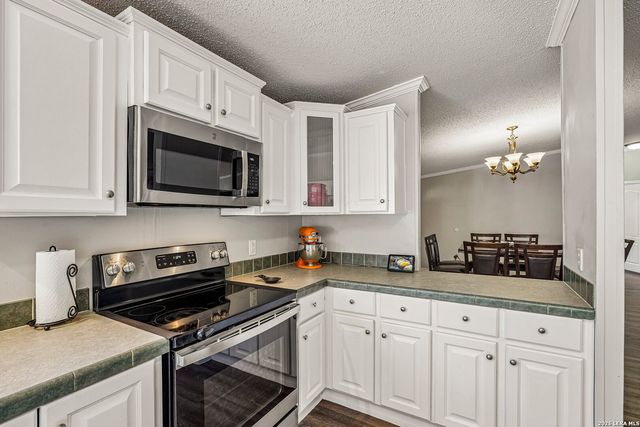 177 Longhorn Rd, Stockdale, TX 78160