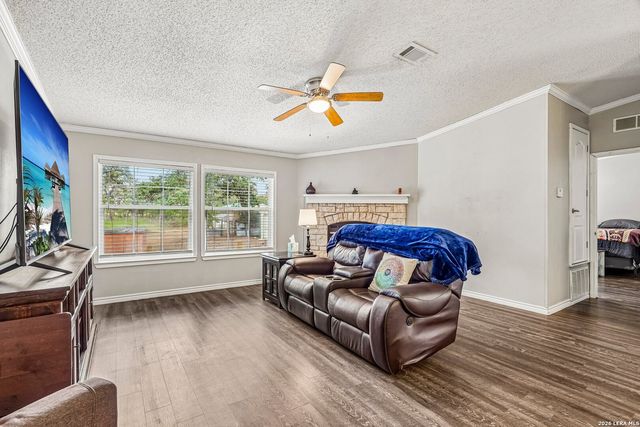 177 Longhorn Rd, Stockdale, TX 78160