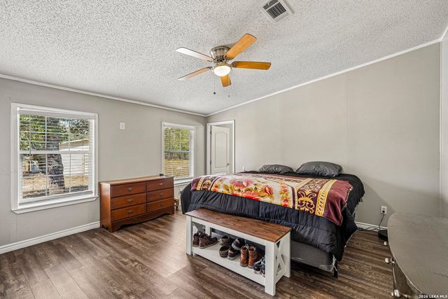 177 Longhorn Rd, Stockdale, TX 78160