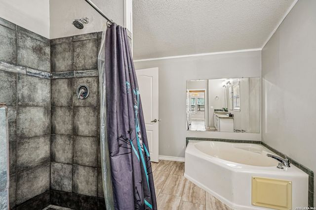 177 Longhorn Rd, Stockdale, TX 78160