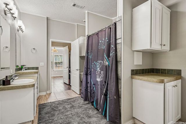177 Longhorn Rd, Stockdale, TX 78160