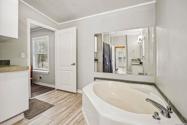 177 Longhorn Rd, Stockdale, TX 78160