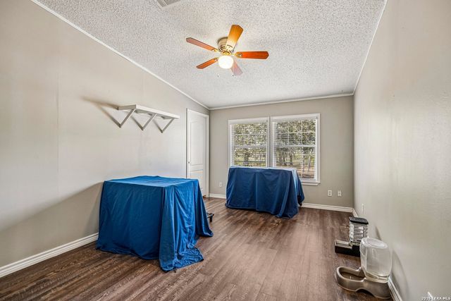 177 Longhorn Rd, Stockdale, TX 78160