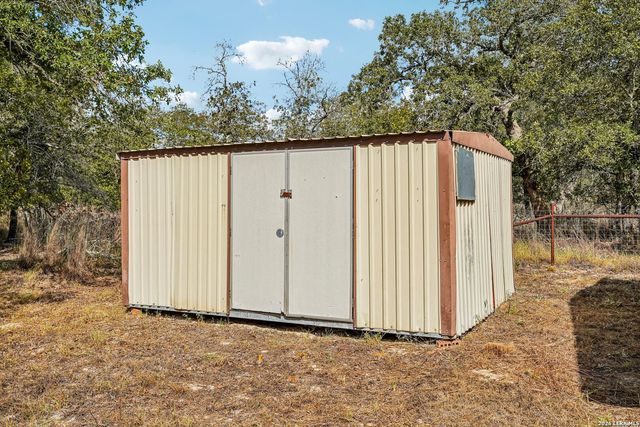 177 Longhorn Rd, Stockdale, TX 78160