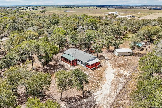 177 Longhorn Rd, Stockdale, TX 78160