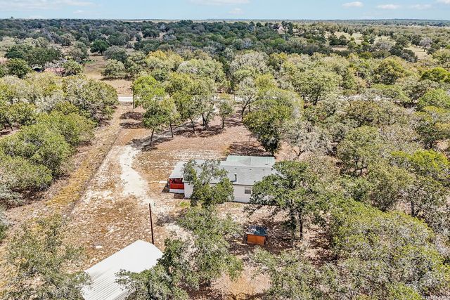 177 Longhorn Rd, Stockdale, TX 78160