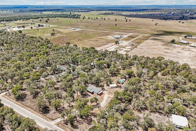 177 Longhorn Rd, Stockdale, TX 78160