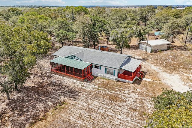 177 Longhorn Rd, Stockdale, TX 78160