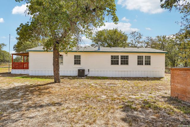 177 Longhorn Rd, Stockdale, TX 78160