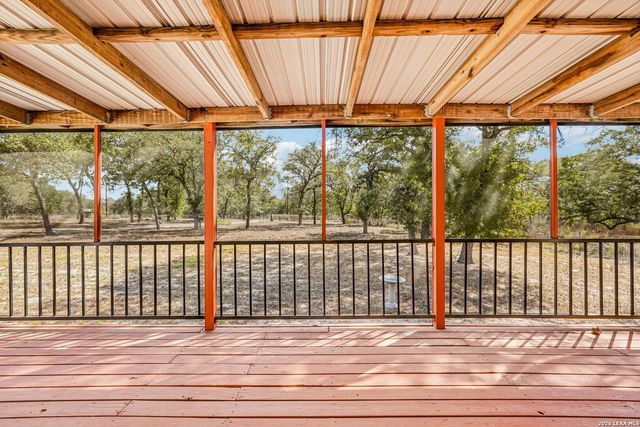 177 Longhorn Rd, Stockdale, TX 78160