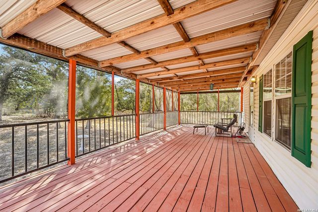 177 Longhorn Rd, Stockdale, TX 78160