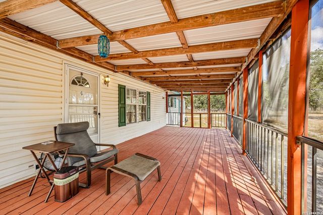 177 Longhorn Rd, Stockdale, TX 78160