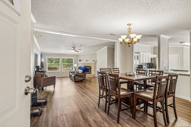 177 Longhorn Rd, Stockdale, TX 78160
