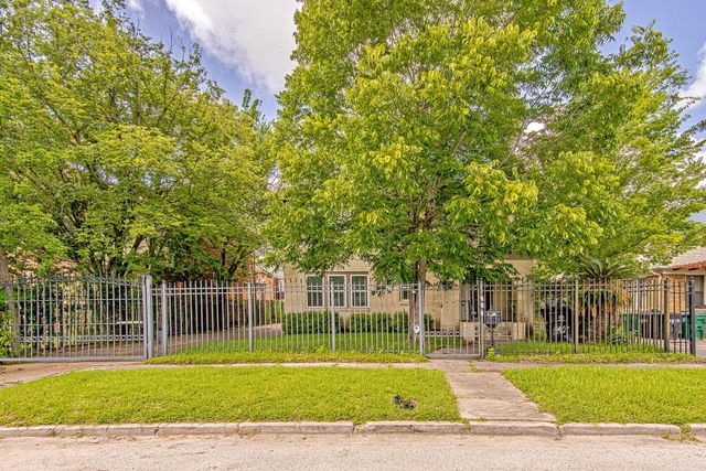 2422 Truxillo Street, Houston, TX 77004