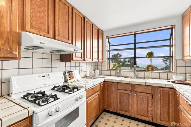 1943 35th Avenue, San Francisco, CA 94116