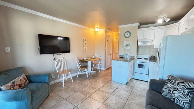 6102 Seawall Boulevard 145, Galveston, TX 77551