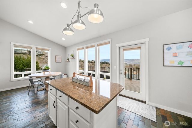 712 Vista View Place, East Wenatchee, WA 98802