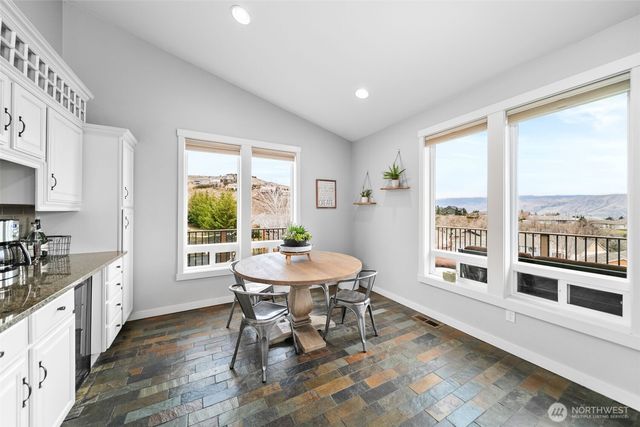 712 Vista View Place, East Wenatchee, WA 98802