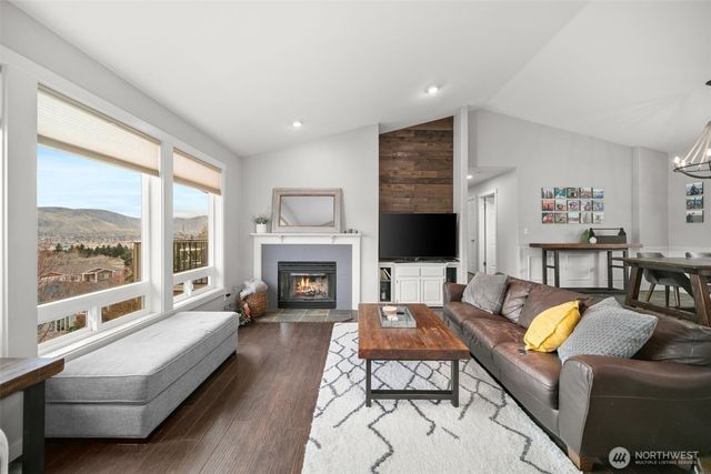 712 Vista View Place, East Wenatchee, WA 98802