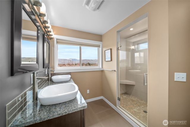 712 Vista View Place, East Wenatchee, WA 98802