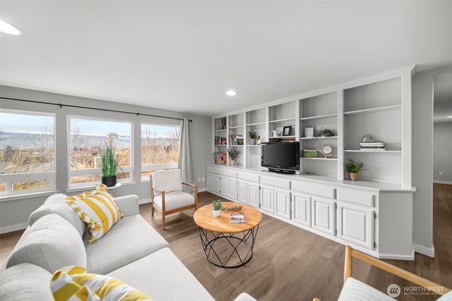 712 Vista View Place, East Wenatchee, WA 98802