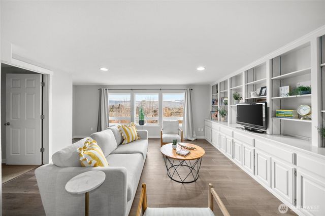 712 Vista View Place, East Wenatchee, WA 98802