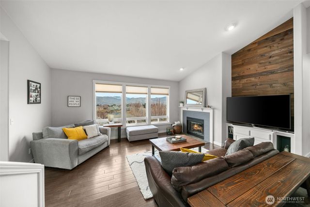 712 Vista View Place, East Wenatchee, WA 98802