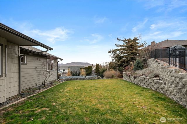 712 Vista View Place, East Wenatchee, WA 98802