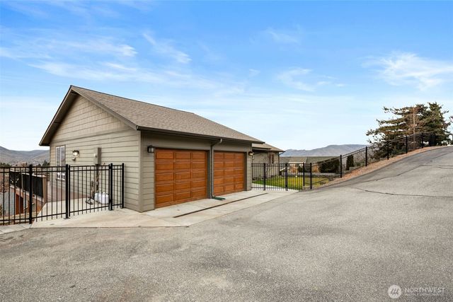 712 Vista View Place, East Wenatchee, WA 98802