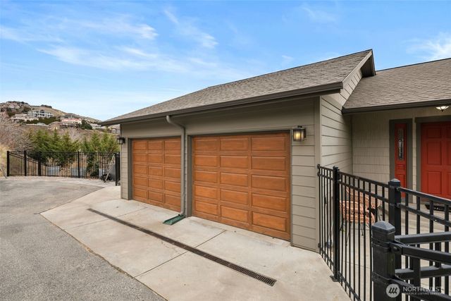 712 Vista View Place, East Wenatchee, WA 98802