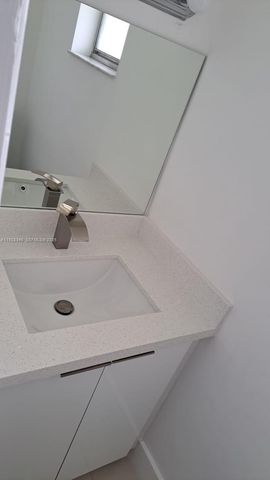 2810 NE 201st Ter G107, Aventura, FL 33180