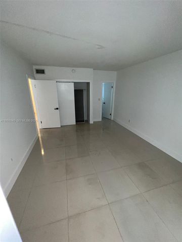 2810 NE 201st Ter G107, Aventura, FL 33180