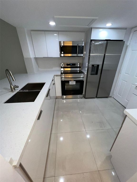 2810 NE 201st Ter G107, Aventura, FL 33180