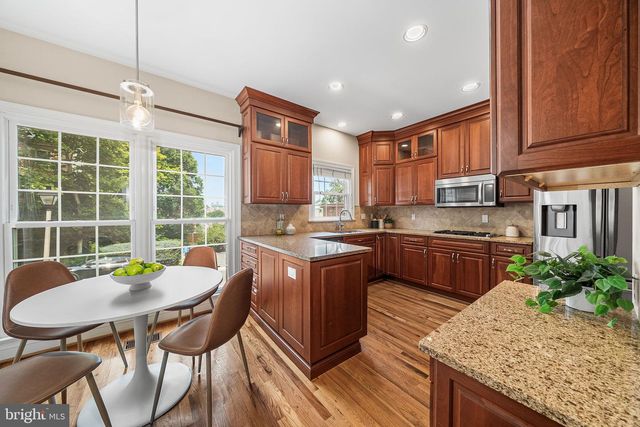 1588 N COLONIAL TER, Arlington, VA 22209